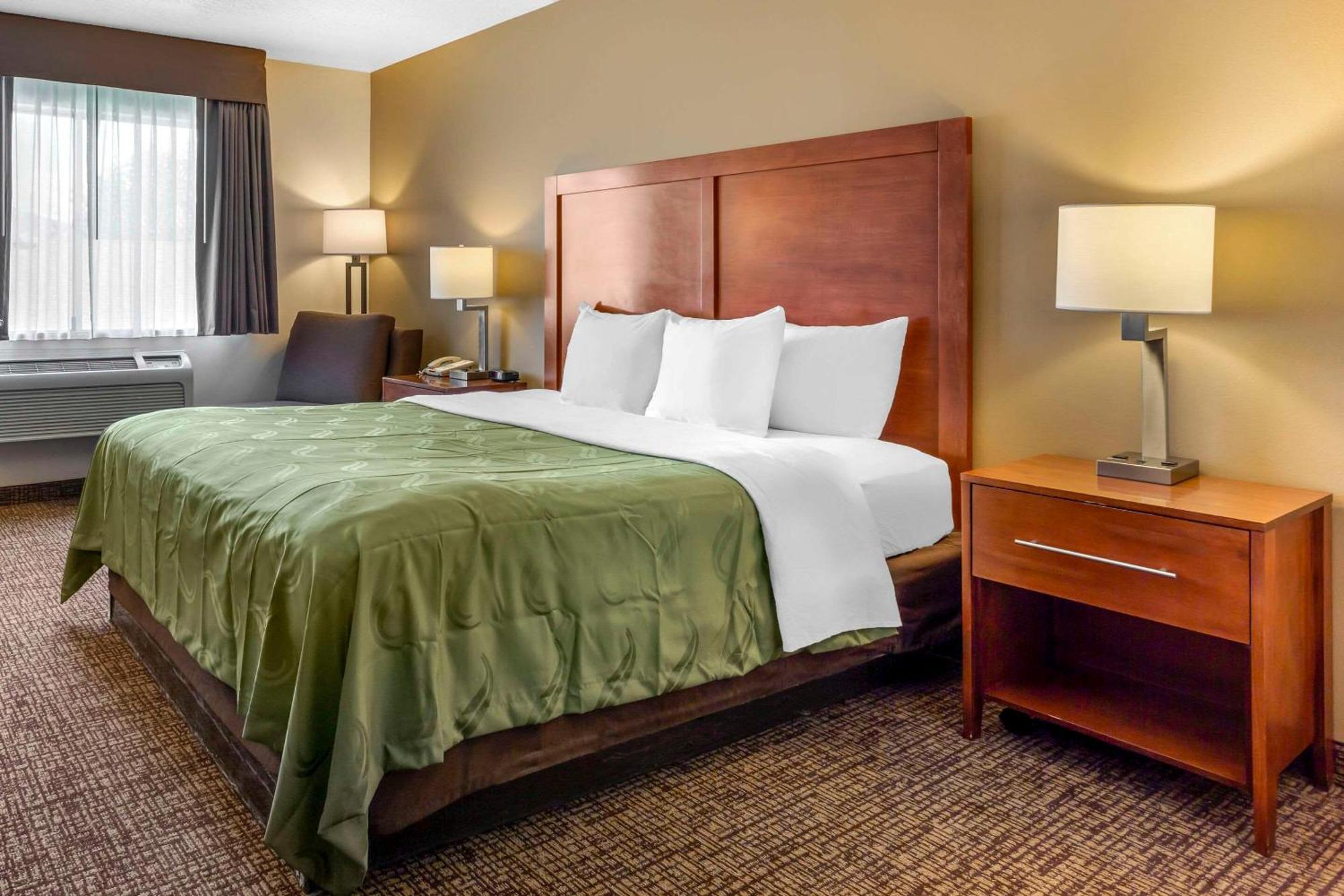 Quality Inn Logan Near University Exterior foto